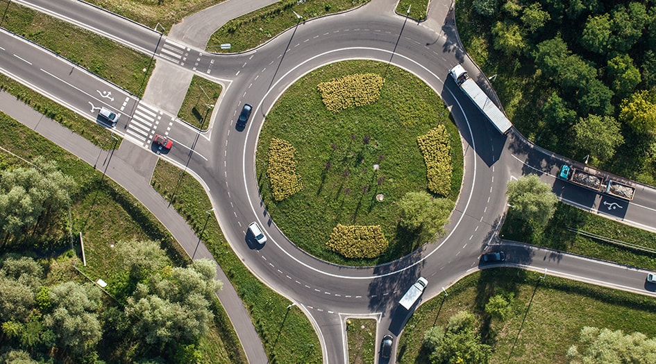 How to navigate a roundabout